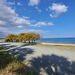 Manors Seaside 2br House 100m From The & Free Parking Meneou