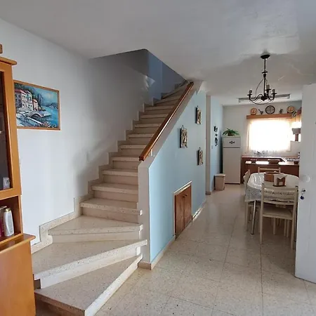 Manors Seaside 2br House 100m From The & Free Parking * Meneou