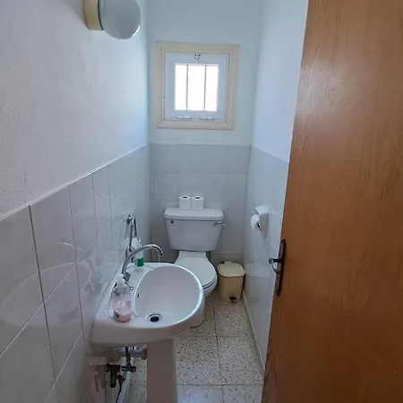 Dom wakacyjny Manors Seaside 2br House 100m From The & Free Parking Meneou