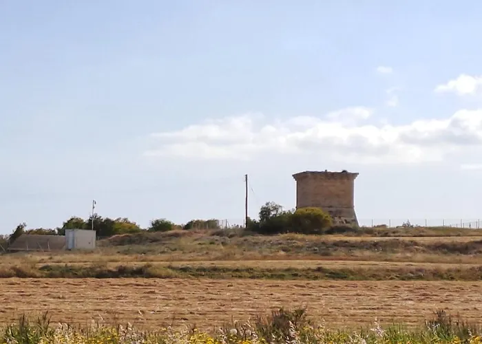 Manors Seaside 2br House 100m From The & Free Parking * Meneou