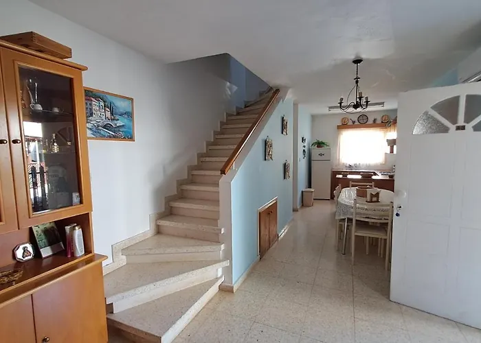 Manors Seaside 2br House 100m From The & Free Parking * Meneou