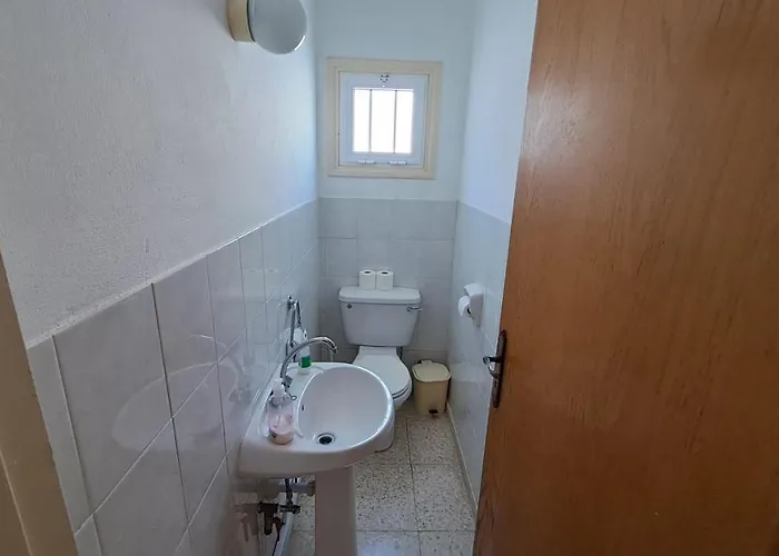 別荘 Manors Seaside 2br House 100m From The & Free Parking Meneou