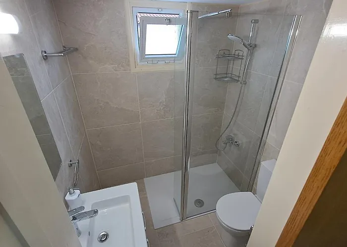 Manors Seaside 2br House 100m From The & Free Parking *