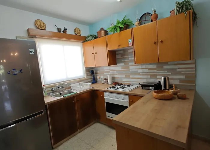 Manors Seaside 2br House 100m From The & Free Parking 別荘 *