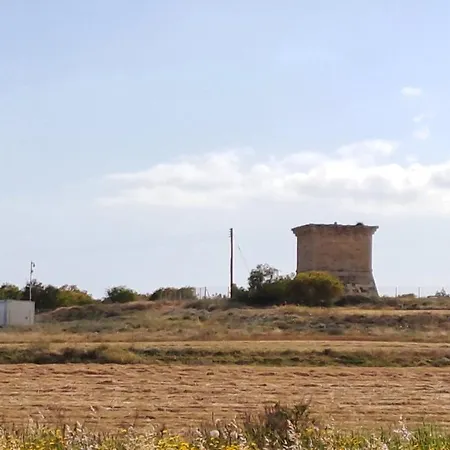 Manors Seaside 2br House 100m From The & Free Parking * Meneou