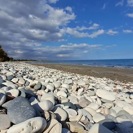 Manors Seaside 2br House 100m From The & Free Parking * Meneou