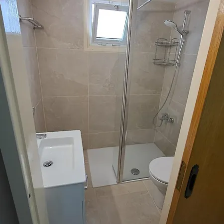 Manors Seaside 2br House 100m From The & Free Parking * Meneou