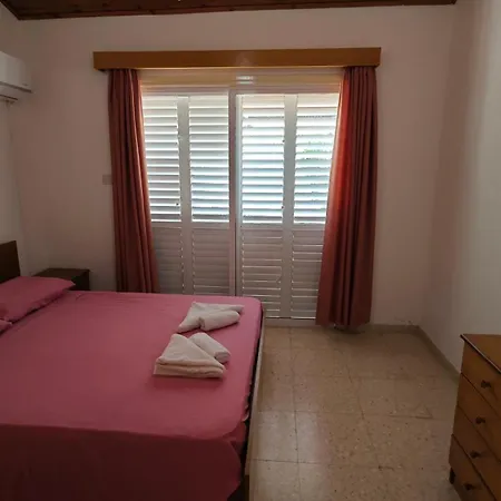 Manors Seaside 2br House 100m From The & Free Parking Meneou