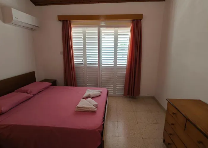 Manors Seaside 2br House 100m From The & Free Parking Meneou