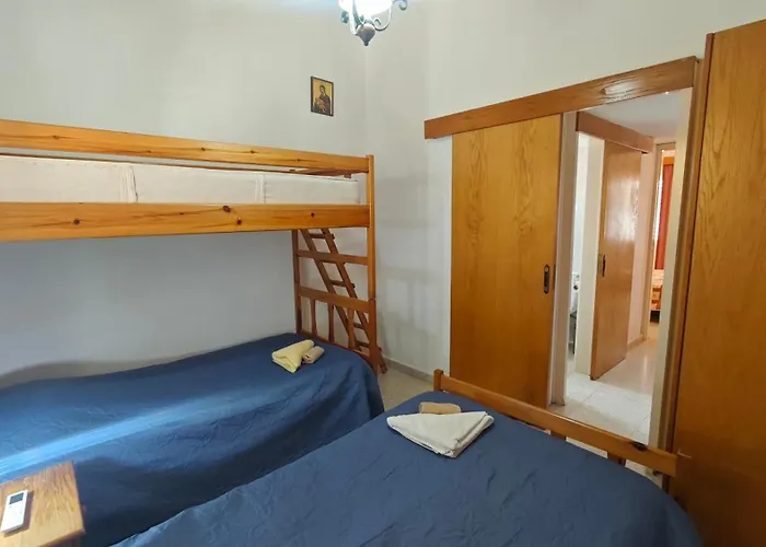 Manors Seaside 2br House 100m From The & Free Parking * Meneou